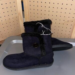MUST BUNDLE 
US Sports size 7 black boots‎